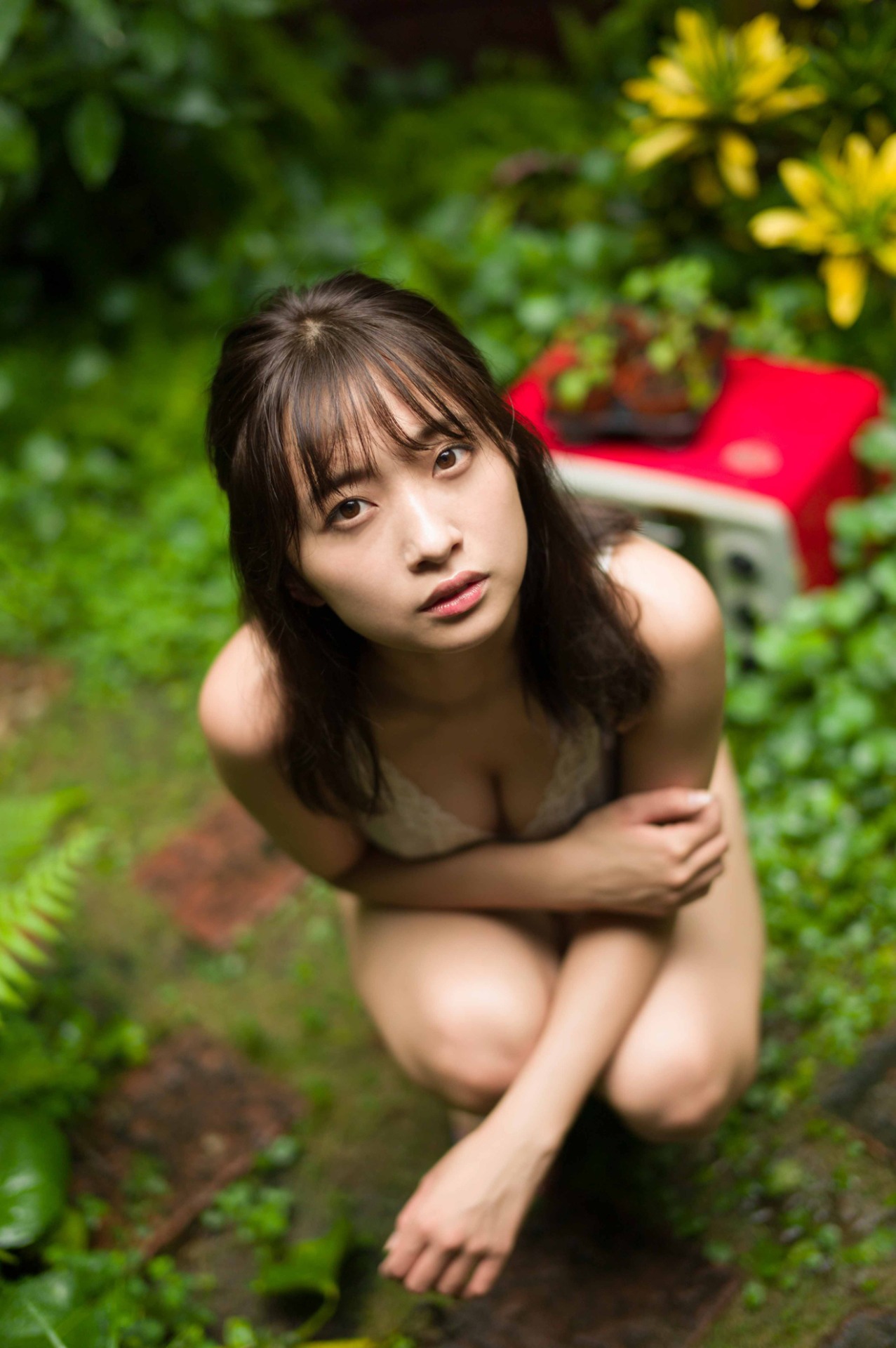 渡邉幸愛 1st写真集「koume」のワンショット。