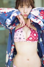 渡邉幸愛 1st写真集「koume」のワンショット。