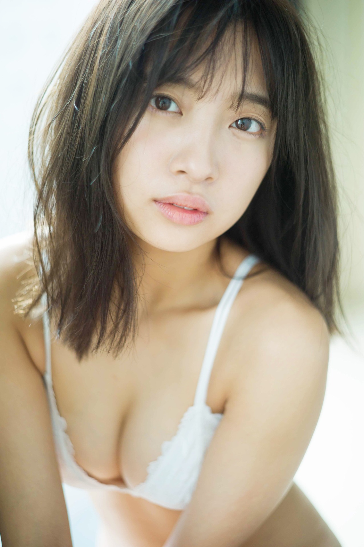 渡邉幸愛 1st写真集「koume」のワンショット。