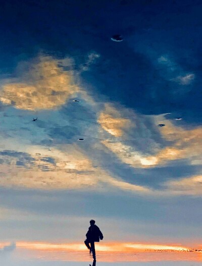 米津玄師「Flamingo / TEENAGE RIOT」メインビジュアル（Photo by Jiro Konami）