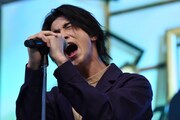 横浜流星、噴水広場でデビューシングル曲熱唱「皆さんが求めてくれるなら」