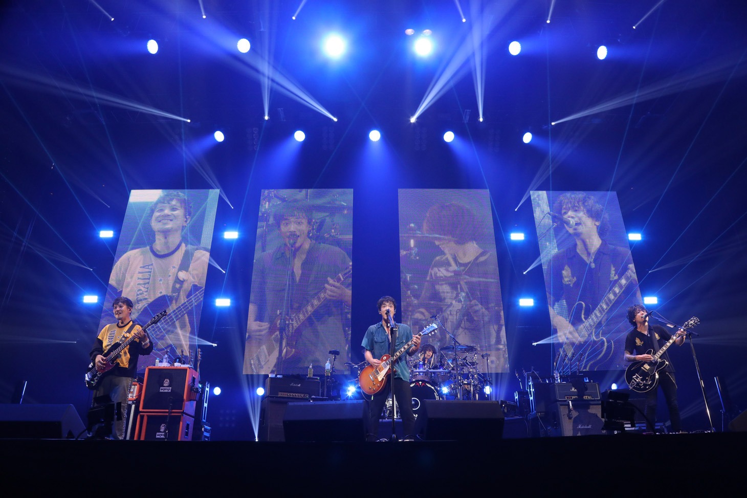 Nothing's Carved In Stone「Nothing's Carved In Stone 10th Anniversary Live at BUDOKAN」の様子。（Photo by Yoshika Horita）