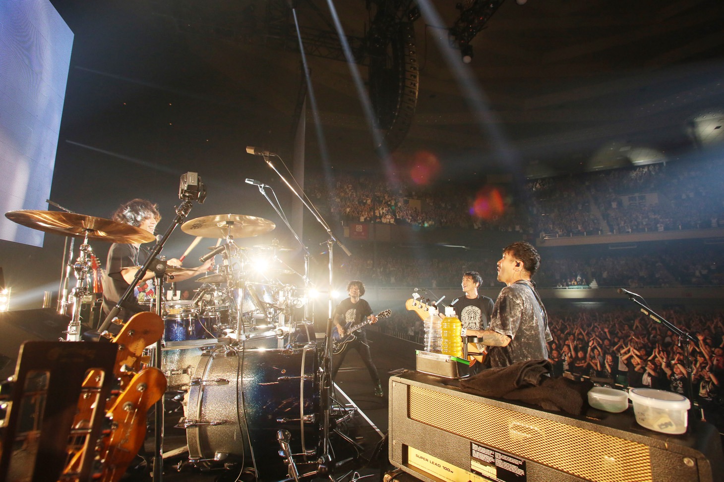 Nothing's Carved In Stone「Nothing's Carved In Stone 10th Anniversary Live at BUDOKAN」の様子。（Photo by Yoshika Horita）