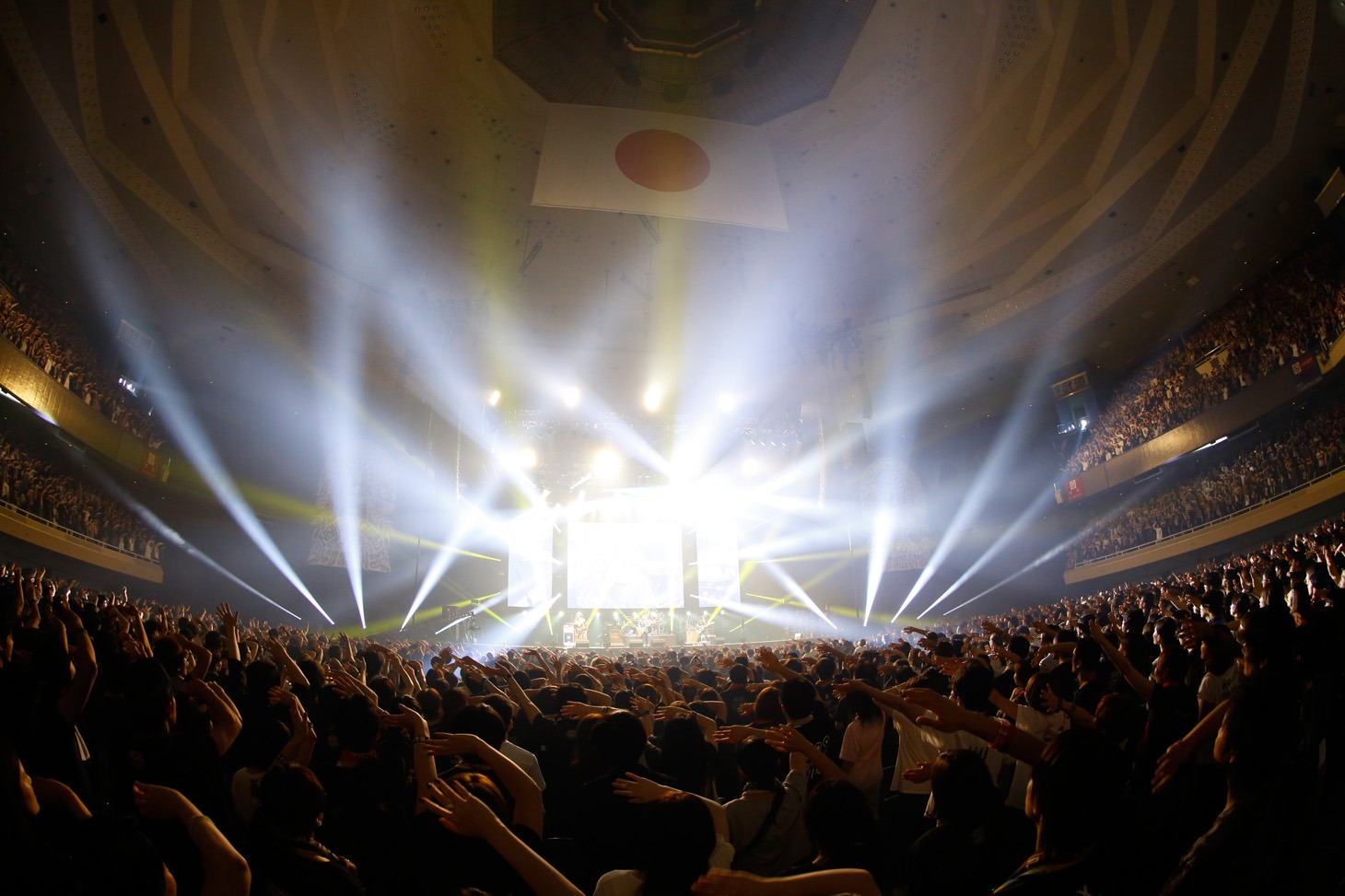 Nothing's Carved In Stone「Nothing's Carved In Stone 10th Anniversary Live at BUDOKAN」の様子。（Photo by Yoshika Horita）