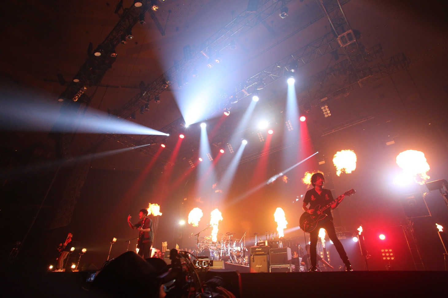 Nothing's Carved In Stone「Nothing's Carved In Stone 10th Anniversary Live at BUDOKAN」の様子。（Photo by Yoshika Horita）