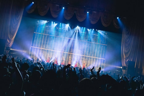 「BRiNG iCiNG SHiT HORSE TOUR FiNAL "THE NUDE"」東京・中野サンプラザホール公演の様子。（撮影：外林健太）