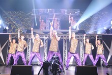 東京・東京国際フォーラム ホールA公演の様子。左からKENZO、YORI、U-YEAH、ISSA、KIMI、DAICHI、TOMO。（写真提供：エイベックス）