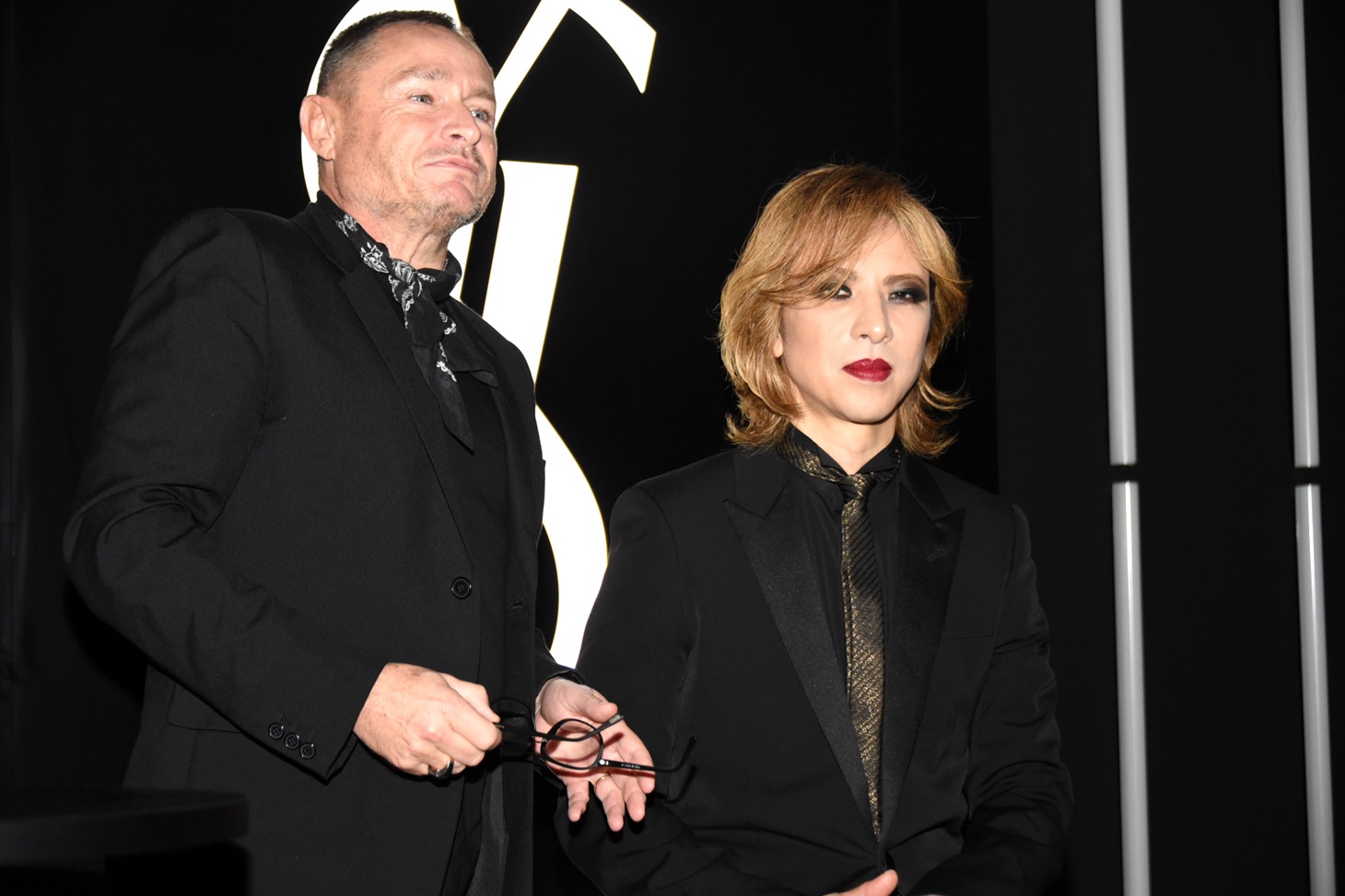 トム・ペシュー氏とYOSHIKI。