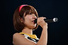 目に涙を浮かべるレナ。