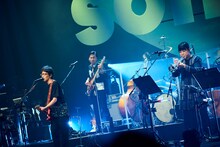 「くるりワンマンライブ2018」中野サンプラザホール公演の様子。（撮影：神藤剛）