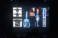 ミソシタによる物販紹介の様子。