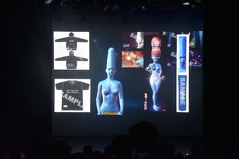 ミソシタによる物販紹介の様子。