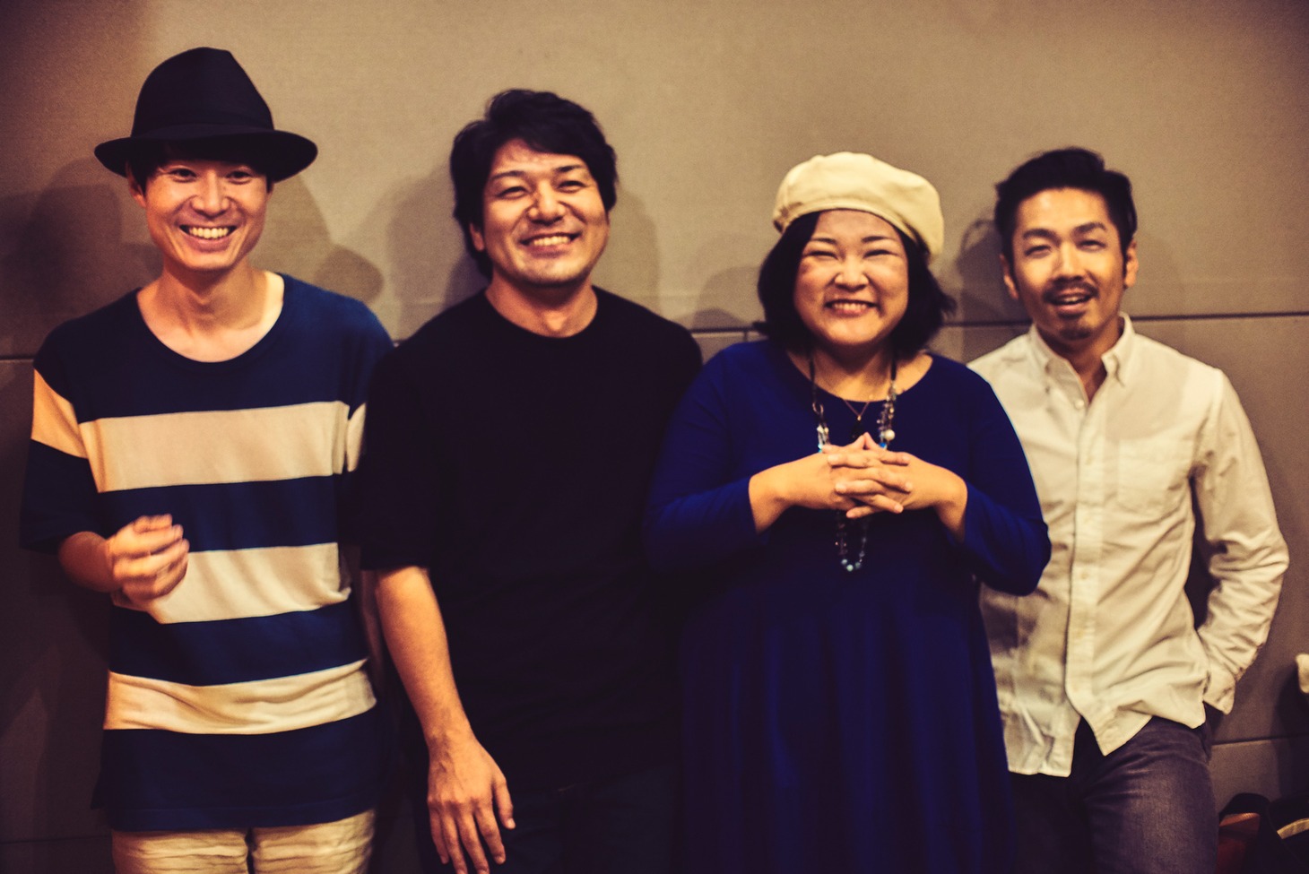 God bless you。左から梅津拓也（B）、杉浦琢雄（Piano, Organ）、花田千草（Vo）、マシータ（Dr）。