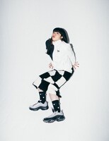 リーボック商品を身につけるあいみょん。