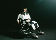 リーボック商品を身につけるあいみょん。