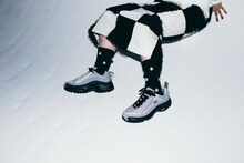 リーボック商品を身につけるあいみょん。