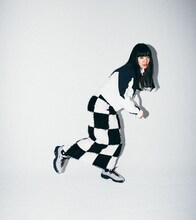 リーボック商品を身につけるあいみょん。