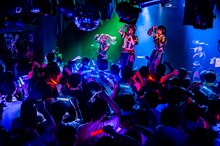 ゆるめるモ！「ゆるめるモ！の酔拳ツアー～カースト スペック どん底でもやる そんな僕らの戦い方～」兵庫・MUSIC ZOO KOBE 太陽と虎公演の様子。（Photo by shinz）