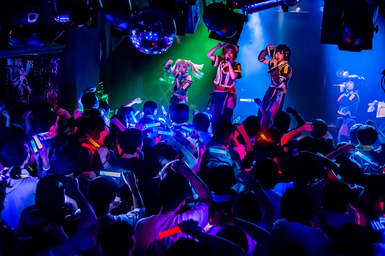 ゆるめるモ！「ゆるめるモ！の酔拳ツアー～カースト スペック どん底でもやる そんな僕らの戦い方～」兵庫・MUSIC ZOO KOBE 太陽と虎公演の様子。（Photo by shinz）