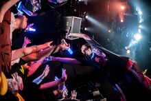 ゆるめるモ！「ゆるめるモ！の酔拳ツアー～カースト スペック どん底でもやる そんな僕らの戦い方～」兵庫・MUSIC ZOO KOBE 太陽と虎公演の様子。（Photo by shinz）