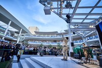 Official髭男dism「『Stand By You EP』Free Acoustic Live ＠ラゾーナ川崎」の様子。（Photo by 近澤幸司）