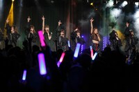 ラストアイドル2期生とLaLuce。（Photo by Yoshifumi Shimizu）