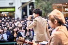 藤原聡（Vo, Key）（Photo by 近澤幸司）