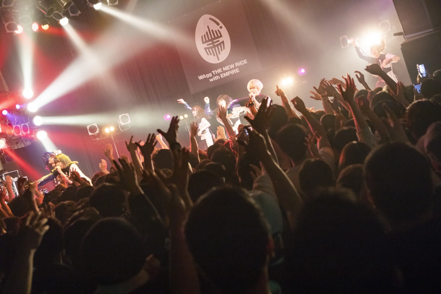 EMPiRE（Photo by kenta sotobayashi）