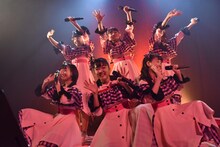 ばってん少女隊「ばってん少女隊の、田舎娘3rd～ハカタダンスホールベイベー～」熊本・熊本B.9 V1公演の様子。