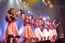ばってん少女隊「ばってん少女隊の、田舎娘3rd～ハカタダンスホールベイベー～」熊本・熊本B.9 V1公演の様子。