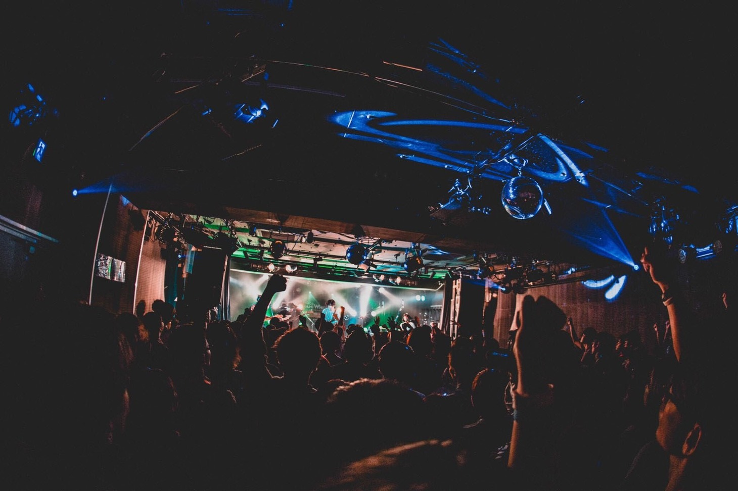 大阪・ミナミエリアで開催されたライブサーキットイベント「Eggs presents FM802 MINAMI WHEEL 2018」の10月8日の公演に出演したFEEDWIT。（写真提供：JIJI INC.）