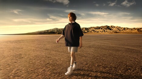 エステー「消臭力 Premium Aroma」新CM“プレミアムな進化論”編より。