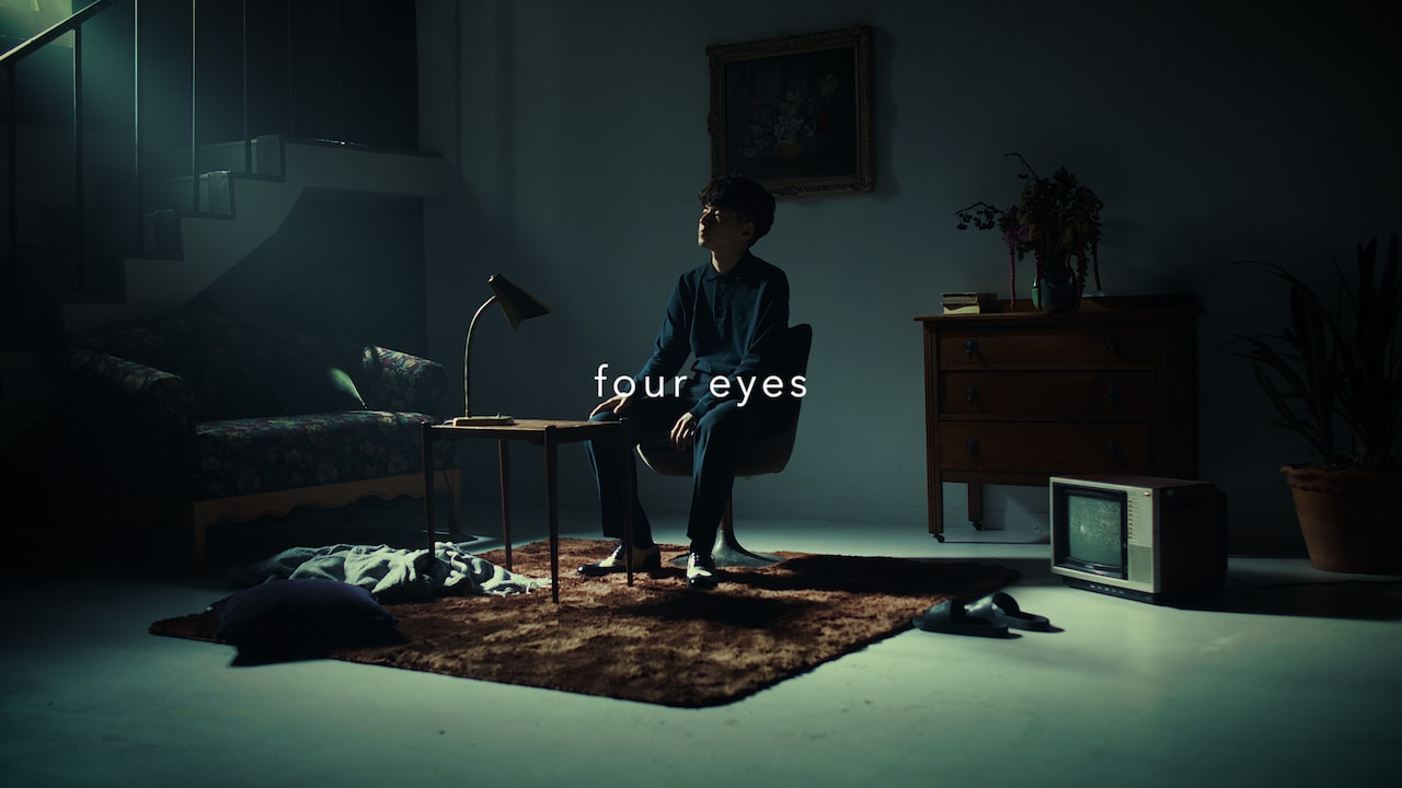 odol「four eyes」ミュージックビデオのワンシーン。