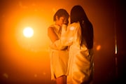 左からMaison book girlの矢川葵、和田輪。(撮影:稲垣謙一)