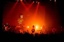 魔法少女になり隊（撮影：稲垣謙一）