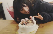 CM撮影後に誕生日ケーキをプレゼントされた齋藤飛鳥（乃木坂46）。