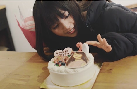 CM撮影後に誕生日ケーキをプレゼントされた齋藤飛鳥（乃木坂46）。