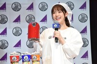 「和ラー」にお湯を注ぎ終えた松村沙友理。