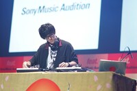 DJ和（写真提供：ソニーミュージック）