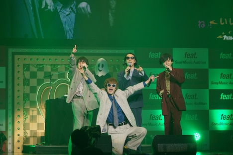 夜中出社集団（写真提供：ソニーミュージック）