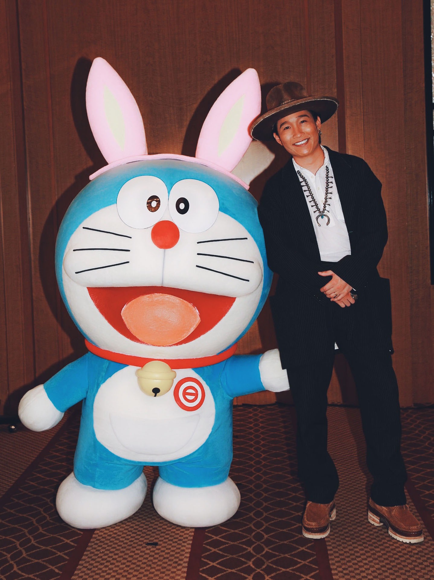 ドラえもんと平井大。(c)藤子プロ・小学館・テレビ朝日・シンエイ・ADK 2019