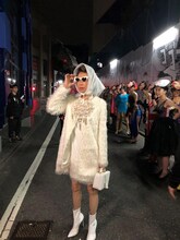 野宮真貴「東京は夜の七時」ミュージックビデオ撮影時の様子。（写真提供：ユニバーサル ミュージック）