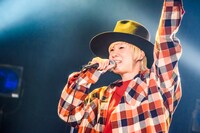 山田義孝（Vo）（撮影：ハヤシマコ）