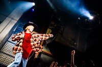 山田義孝（Vo）（撮影：ハヤシマコ）