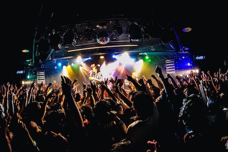 「SUPER BEAVER『歓声前夜』Release Tour 2018 ~初めての、ラクダ運転~」東京・shibuya eggman公演の様子。(撮影:日吉"JP"純平)
