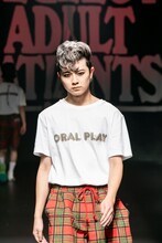 「NEGLECT ADULT PATiENTS」ランウェイショーの様子。（Photo by kenta sotobayashi）