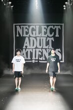 「NEGLECT ADULT PATiENTS」ランウェイショーの様子。（Photo by kenta sotobayashi）