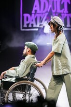 「NEGLECT ADULT PATiENTS」ランウェイショーの様子。（Photo by kenta sotobayashi）