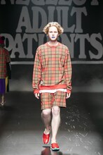Amazon Fashion Week TOKYO「NEGLECT ADULT PATiENTS」ランウェイショーの様子。（Photo by kenta sotobayashi）