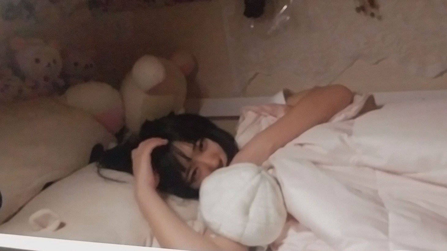 禁断の多数決「nemui（sleepers）」ミュージックビデオのワンシーン。